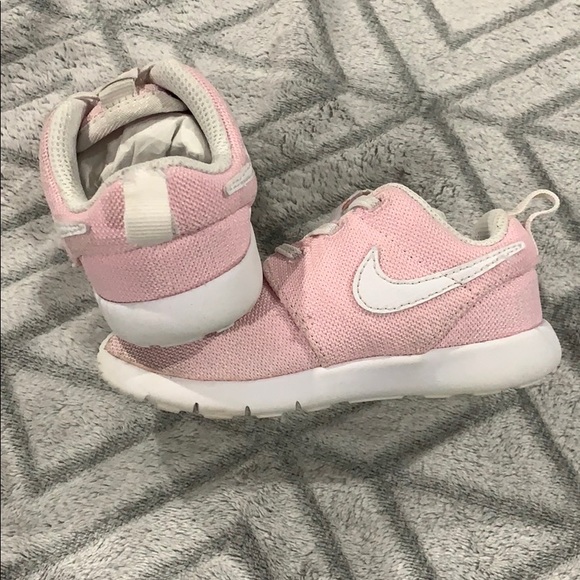 💕Nike Roshe Sneakers💕 - Picture 5 of 5